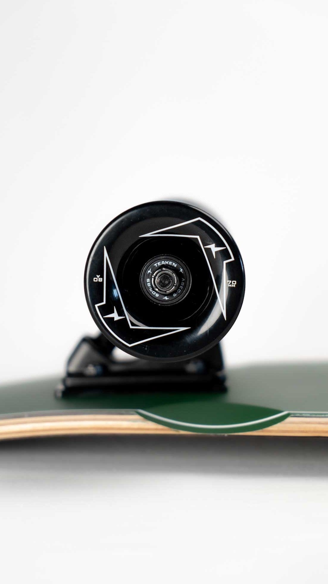 Gunner Skateboard - black wheels