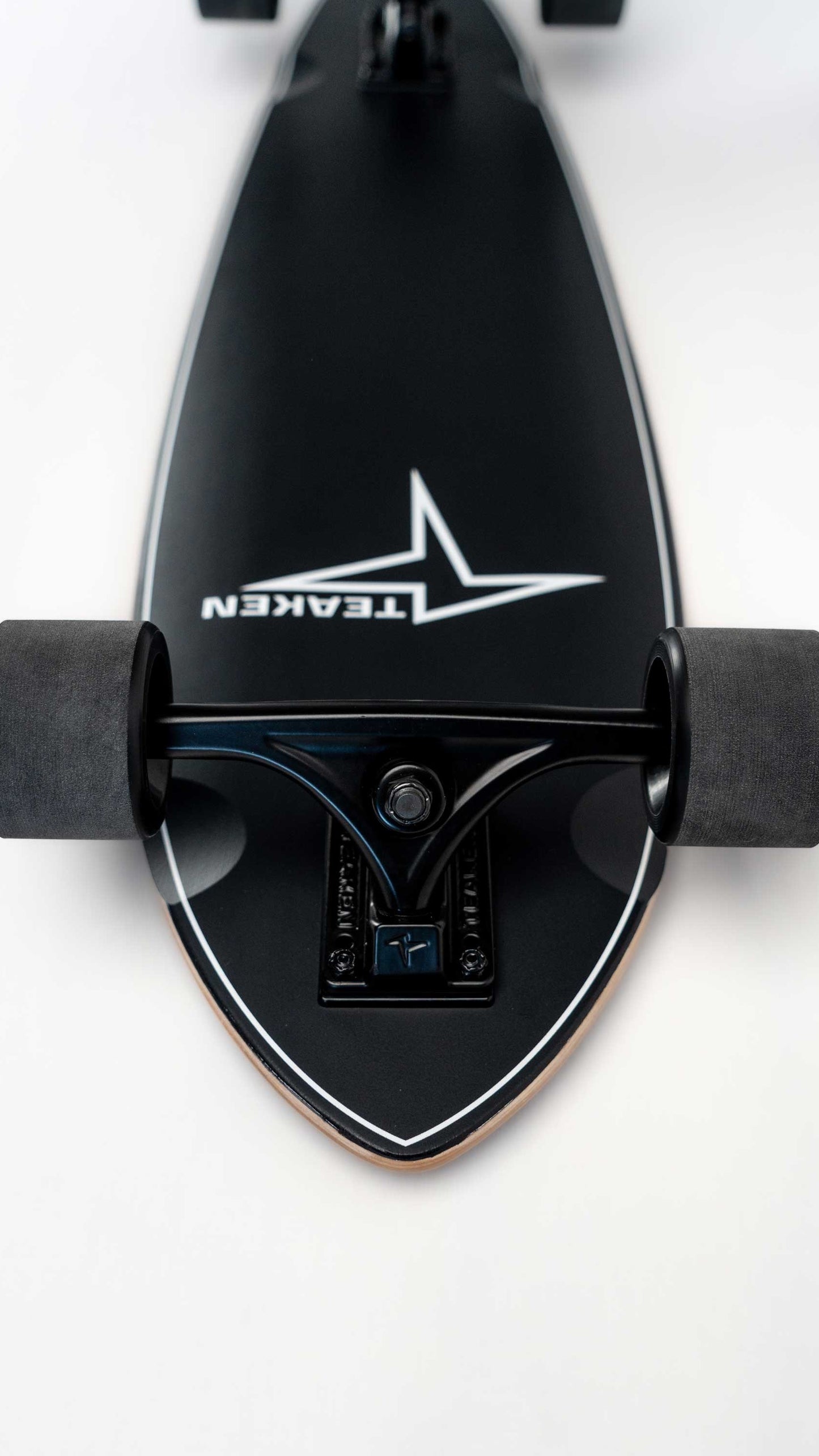 Carver Skateboard - Black Wheels