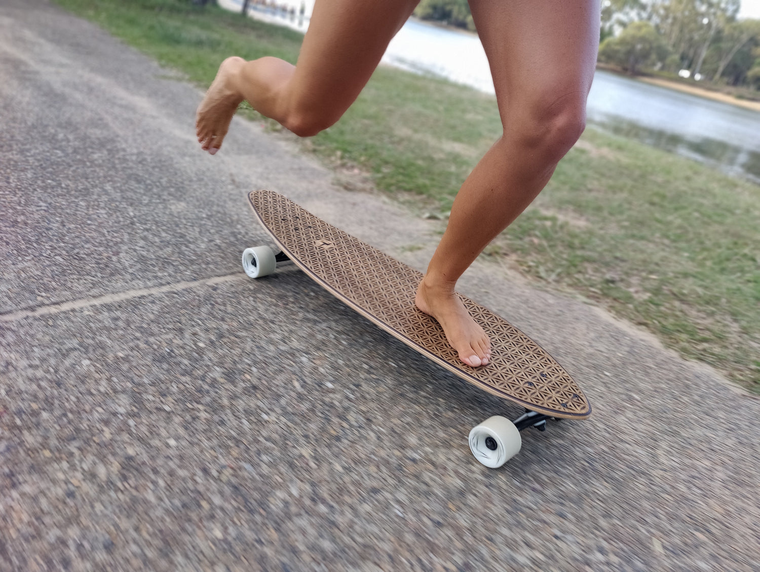 Skateboard teak grip